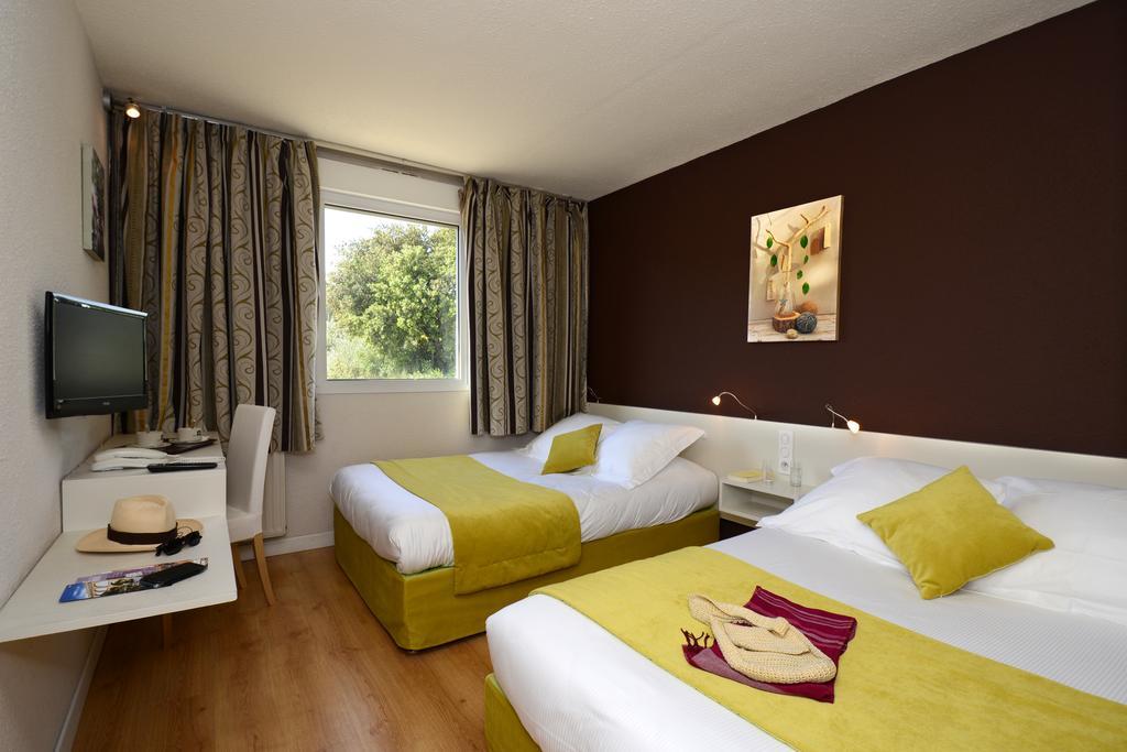 Hotel Le Lagon Rochefort-du-Gard Exteriör bild